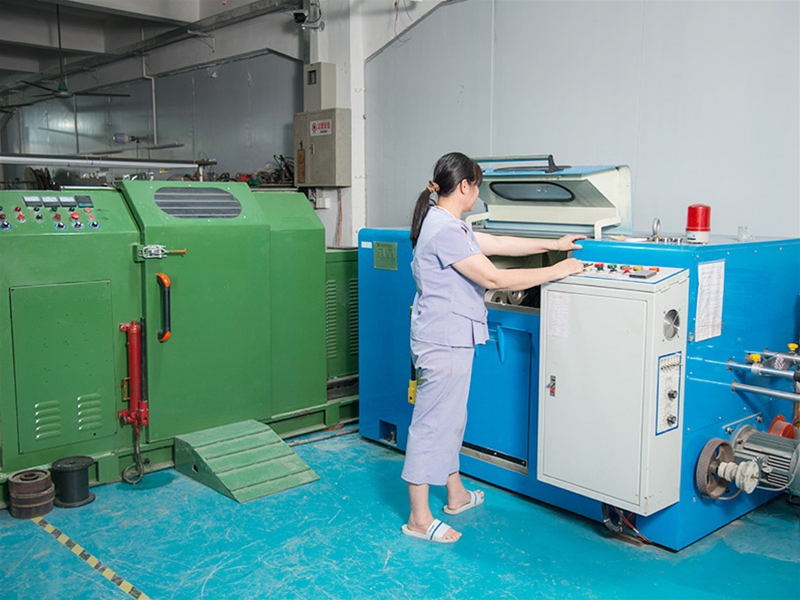 工廠機(jī)器操作